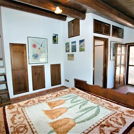 منزل ريفي In Casale Con Piscina
