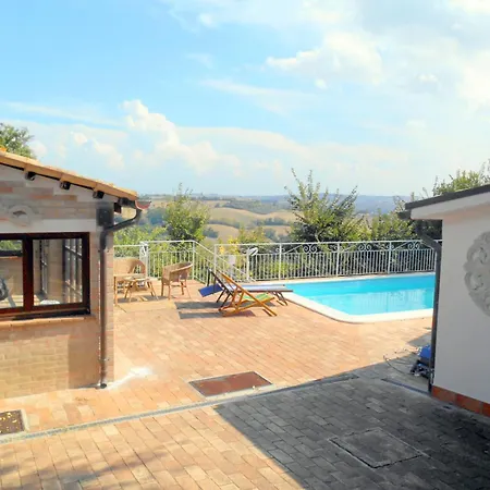In Casale Con Piscina منزل ريفي